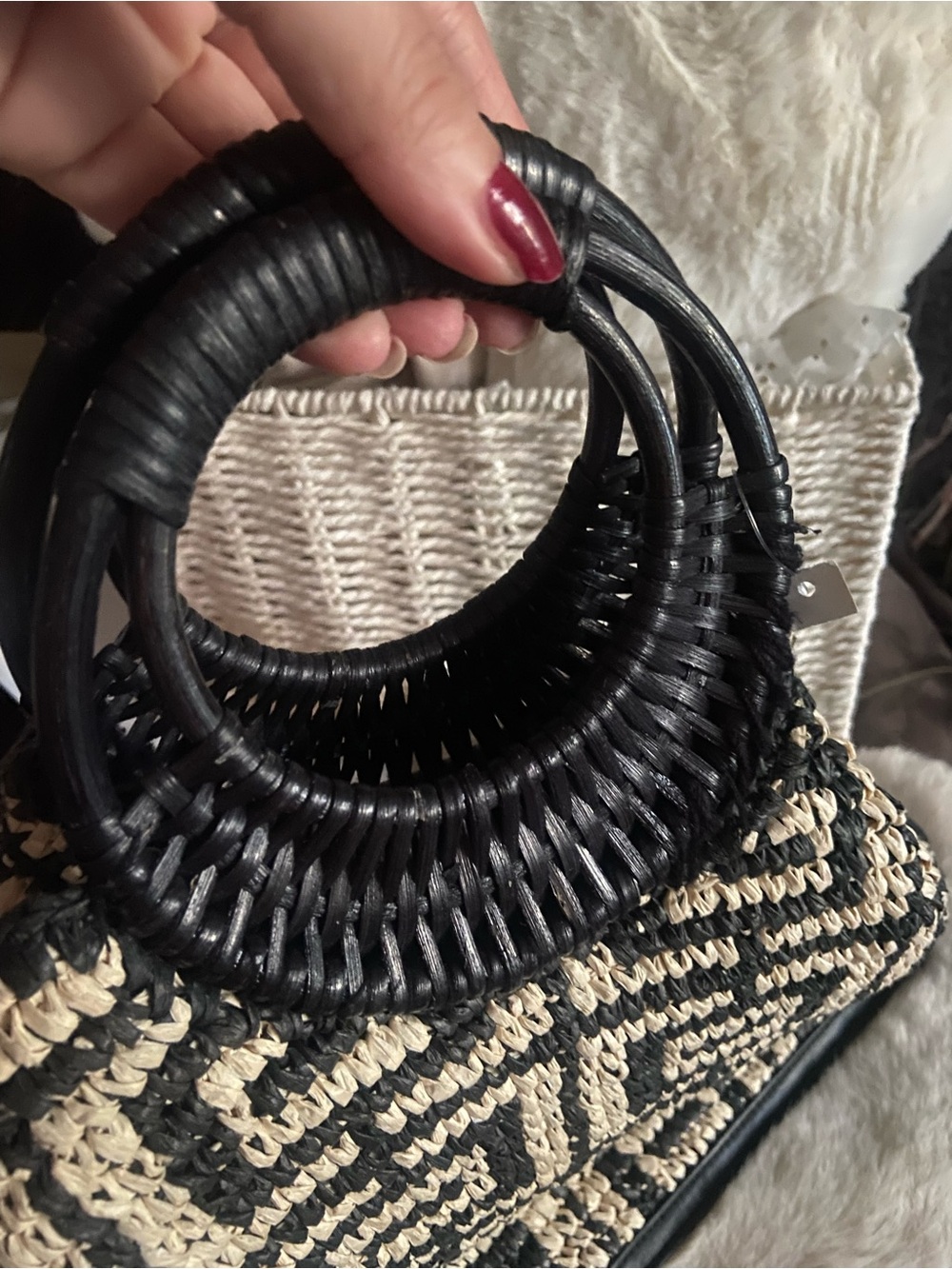 H&M Woven Black and Cream Tote Bag with Round Handles ⚜️ And Crossbody Strap - Picture 3 of 11